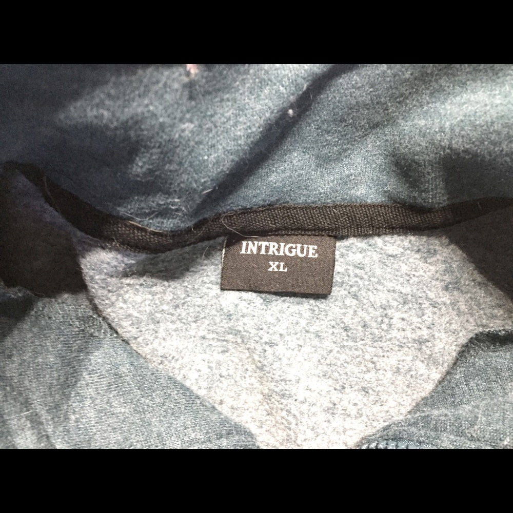 Intrigue fleece pullover